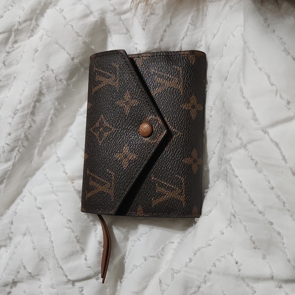 Faux Louis Vuitton LV Wallet